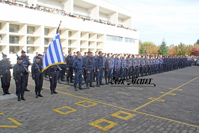 ΜΕ ΕΠΙΣΗΜΟΤΗΤΑ Η ΤΕΛΕΤΗ ΟΡΚΩΜΟΣΙΑΣ ΤΩΝ 294 ΔΟΚΙΜΩΝ ΤΗΣ ΣΧΟΛΗ ΑΣΤΥΦΥΛΑΚΩΝ ΝΑΟΥΣΑΣ - ΒΙΝΤΕΟ