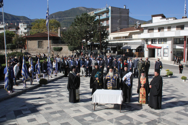 ΠΑΡΟΥΣΙΑ ΤΟΥ ΥΦ. ΟΙΚΟΝΟΜΙΑΣ κ. ΒΕΣΥΡΟΠΟΥΛΟΥ Η ΝΑΟΥΣΑ ΓΙΟΡΤΑΣΕ ΤΑ 'ΕΛΕΥΘΕΡΙΑ' ΤΗΣ - ΒΙΝΤΕΟ