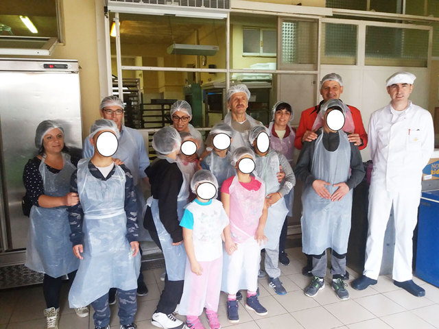 Μαθητές του ειδικού δημ. σχολείου και Νηπιαγωγίου στο φούρνο 'Θανασούλη'