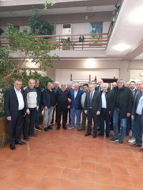 ΒΑΕΝΙ: O Κώστας Καραμανλής πρόεδρος της της ασφαλιστικής εταιρίας SYNDEA επισκέφθηκε το συνεταιρισμό μας