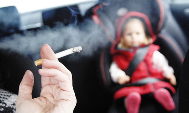 Κάπνισμα και οδήγηση: Πρόστιμα από 1.500 ευρώ και αφαίρεση διπλώματος!