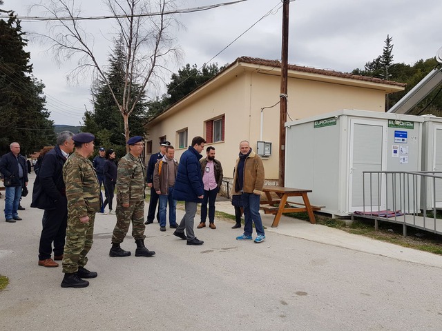 Επίσκεψη Άγγελου Τόλκα στην δομή  φιλοξενίας προσφύγων στην Αγία Βαρβάρα