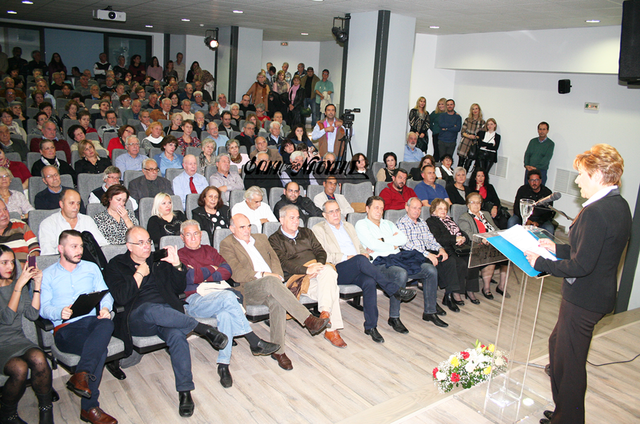 ΙΛΙΑ ΙΩΣΗΦΙΔΟΥ: ΕΡΧΟΜΑΣΤΕ ΝΑ ΕΝΩΣΟΥΜΕ ΚΑΙ ΟΧΙ ΝΑ ΔΙΧΑΣΟΥΜΕ ΚΑΙ ΝΑ ΕΠΑΝΑΦΕΡΟΥΜΕ ΤΟ ΔΗΜΟ ΝΑΟΥΣΑ ΕΚΕΙ ΠΟΥ ΤΟΥ ΑΞΙΖΕΙ - ΒΙΝΤΕΟ