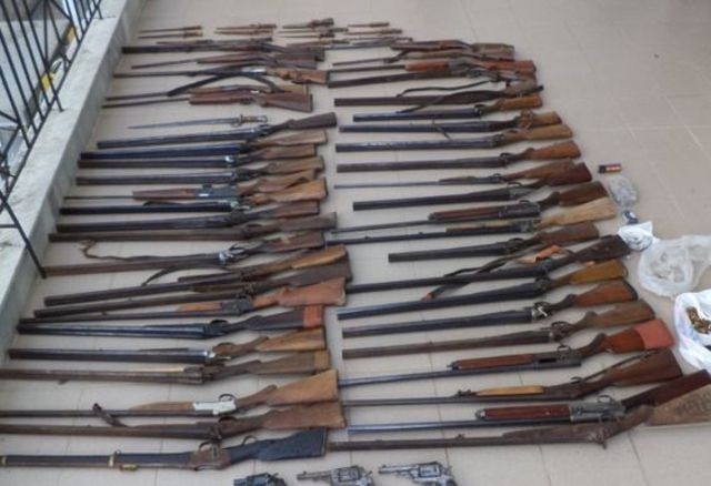 Νάουσα: Διατηρούσε οπλοστάσιο με 50 όπλα σε τρία σπίτια!Οι έρευνες για την προέλευση του παράνομου οπλισμού βρίσκονται σε εξέλιξη