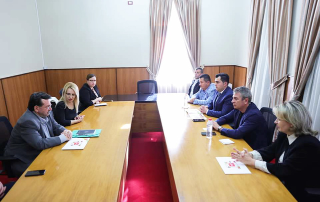 ΕΠΙΣΚΕΨΗ ΤΟΥ ΠΡΟΕΔΡΟΥ ΤΗΣ ΕΘΝΙΚΗΣ ΔΙΕΠΑΓΓΕΛΜΑΤΙΚΗΣ ΟΡΓΑΝΩΣΗΣ ΠΥΡΗΝΟΚΑΡΠΩΝ ΓΙΑΝΝΑΚΑΚΗ ΣΤΗΝ ΑΛΒΑΝΙΑ