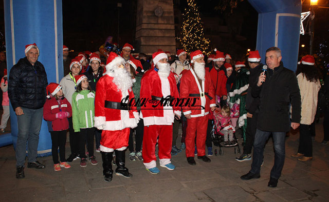 Επιτυχημένο και το 5ο 'Naoussa Santa Run' από το Δήμο Νάουσας  - Βίντεο