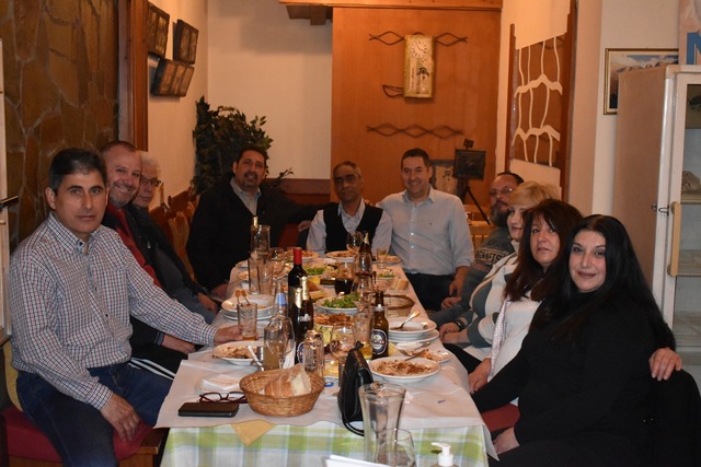 7 καταστήματα εστίασης και καφέ της Νάουσας ευχαρίστησαν με το δικό τους τρόπο τους εθελοντές της αποκριάς και τους εργαζόμενους της υπηρεσίας καθαριότητας