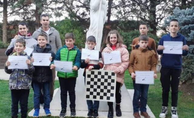 Διακρίσεις του τμήματος σκάκι της Ευξείνου Λέσχη Νάουσας σε σχολικό πρωτάθλημα