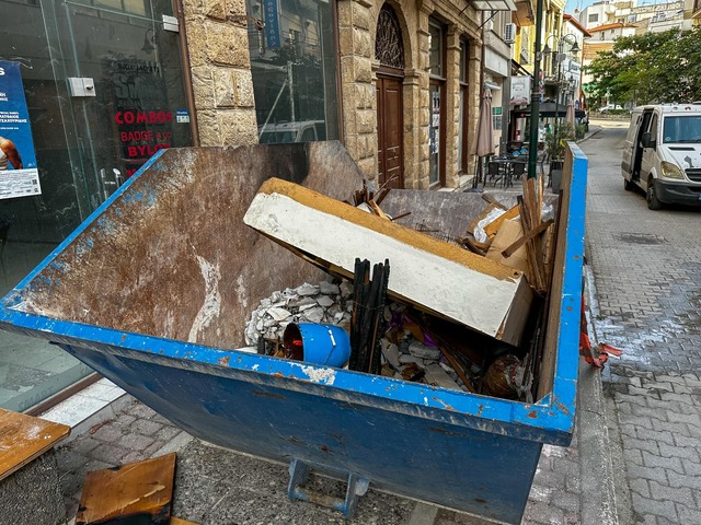 Ε.Λ.Ν.: Απόπειρα εμπρησμού μπροστά από το κτίριο Τουρπάλη που θα στεγάσει την Εθνική Βιβλιοθήκη Αργυρουπόλεως