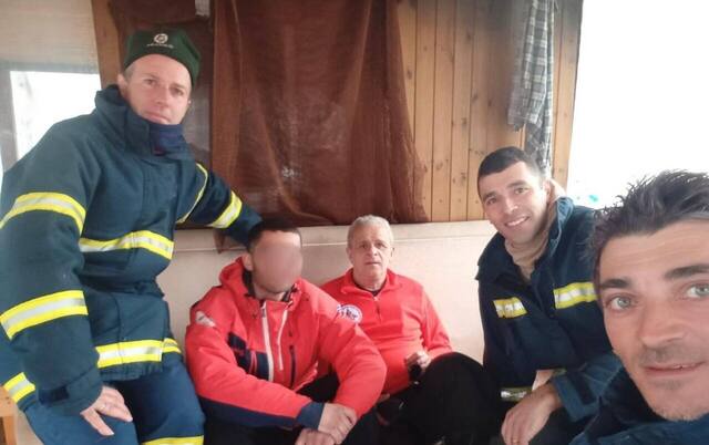 Σύμφωνα με τον Υπουργο κ. Κικίλια 4 πυροσβέστες από Βέροια και Νάουσα εντόπισαν τον νεαρό σκιέρ 