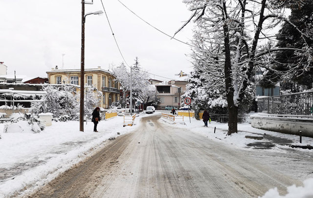 ΚΛΕΙΣΤΑ ΑΥΡΙΟ ΤΑ ΣΧΟΛΕΙΑ ΣΤΟ ΔΗΜΟ ΝΑΟΥΣΑΣ