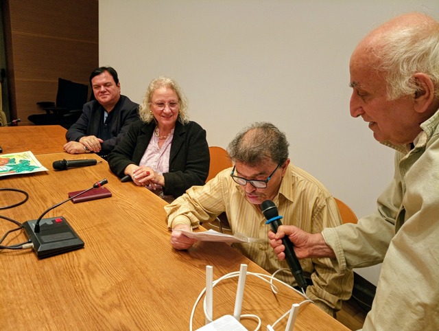 Υφάδι: Ο Βασίλης μας στη σκηνή της ποίησης