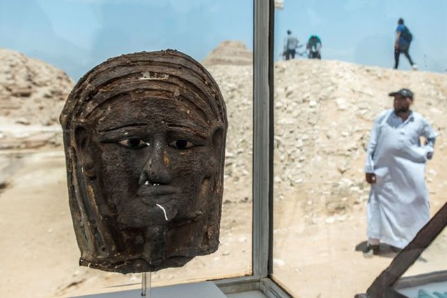 Σπάνιο εύρημα στην Αίγυπτο. Βρέθηκε επιχρυσωμένη μάσκα μούμιας η οποία παρουσιάζει στοιχεία αρχαιοελληνικής τεχνοτροπία