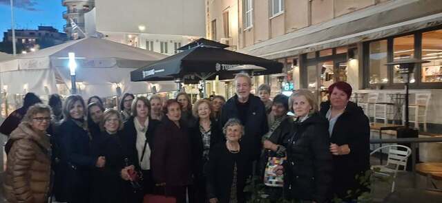 Tα  μέλη των ΚΑΠΗ Δημου Ναουσας , παρακολούθησαν την παράσταση 'Κάθε Τρίτη με τον Μόρι'