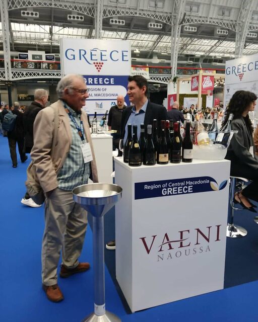 Στον αποηχο του London Wine Fair 2026, το VAENI επέστρεψε γεμάτο όμορφες συναντήσεις, νέες γνωριμίες και δυνατές οινικές εμπειρίες. 