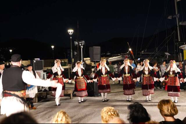 Η  'Αράπιτσα' στη 'Γιορτή Ψαριού΄στη Νάουσα της Πάρου