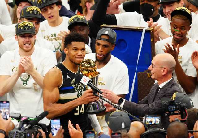 Γιάννης Αντετοκούνμπο: Ο γίγαντας του NBA αλλά και της χαμένης ανθρωπιάς!
