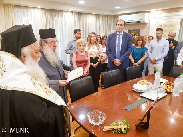 Αγιασμός στο γραφείο του Υφ. Οικονομικών  κ. Βεσυρόπουλου από τον σεβ. Μητροπολίτης μας