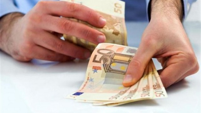 Ανοίγει αύριο η πλατφόρμα για την χορήγηση των 800 ευρώ - Ποιοι είναι οι δικαιούχοι του επιδόματος