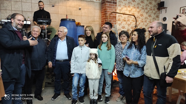Το καζάνι της οικ. Ράλλη του τουριστικού γραφείου  με πολλούς καλεσμένους!Βίντεο
