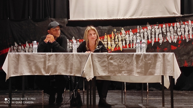 Kαρυστιανού και  Πάνος Ρούτσι απαίτησαν  δικαίωση για το έγκλημα των Τεμπών. Κατάμεστο το Δημ. Θέατρο Νάουσας. Βίντεο από τις ομιλίες