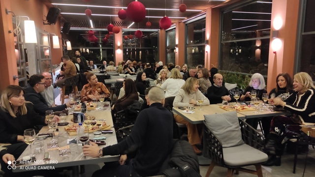 Ζεστή βραδιά της 'ΠΝΟΗΣ' στο Kioski. Αποκτά Στέγη χάρη στην ευγενική χορηγία της Φιλοπτώχου Αδελφότητας Ανδρών. Βίντεο