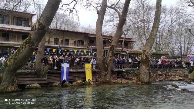 'ΠΛΗΜΜΥΡΙΣΕ' Ο ΑΓ. ΝΙΚΟΛΑΟΣ ΣΤΗ ΝΑΟΥΣΑ ΓΙΑ ΤΟΝ ΑΓΙΑΣΜΟ ΤΩΝ ΥΔΑΤΩΝ Βίντεο