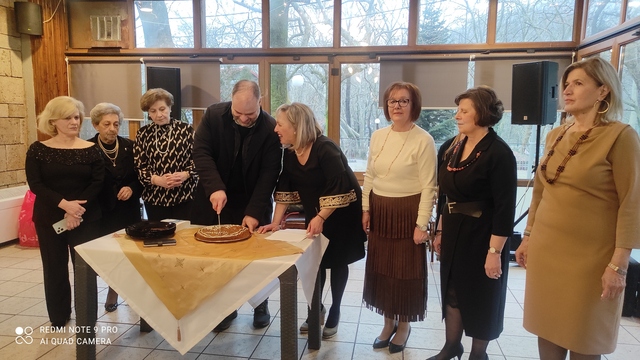 Πολλές γυναίκες  και κέφι στο Απογευματινό  της Αγαθοεργού Αδελφότητας Κυριών Ναούσης. Βίντεο