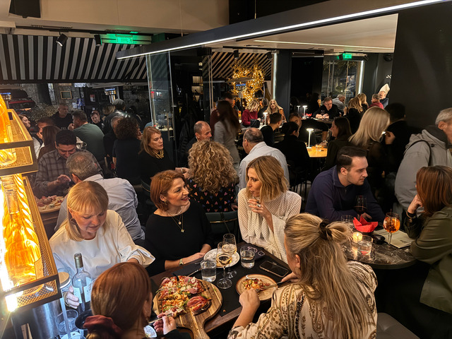 ΕΝΑΣ ΧΡΟΝΟΣ 'XINOMAYRO' ΣΤΗ ΝΑΟΥΣΑ! ΓΕΝΕΘΛΙΑ ΜΕ ΠΟΙΟΤΙΚΗ ΟΡΧΗΣΤΡΑ ΚΑΙ ΚΑΤΑΠΛΗΚΤΙΚΗ ΑΤΜΟΣΦΑΙΡΑ - ΒΙΝΤΕΟ