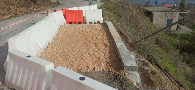 Αποκατάσταση κατολίσθησης στον δρόμο Νάουσας – Αρκουδοχωρίου από συνεργείο του Δήμου Νάουσας