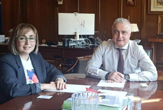 Η Στέλλα Αραμπατζή στον Υφυπ. Λαζ. Τσαβδαρίδη με επίκεντρο το βιομηχανικό πάρκο και η αξιοποίηση πρώην βιομηχανικών κτιρίων στη Νάουσα