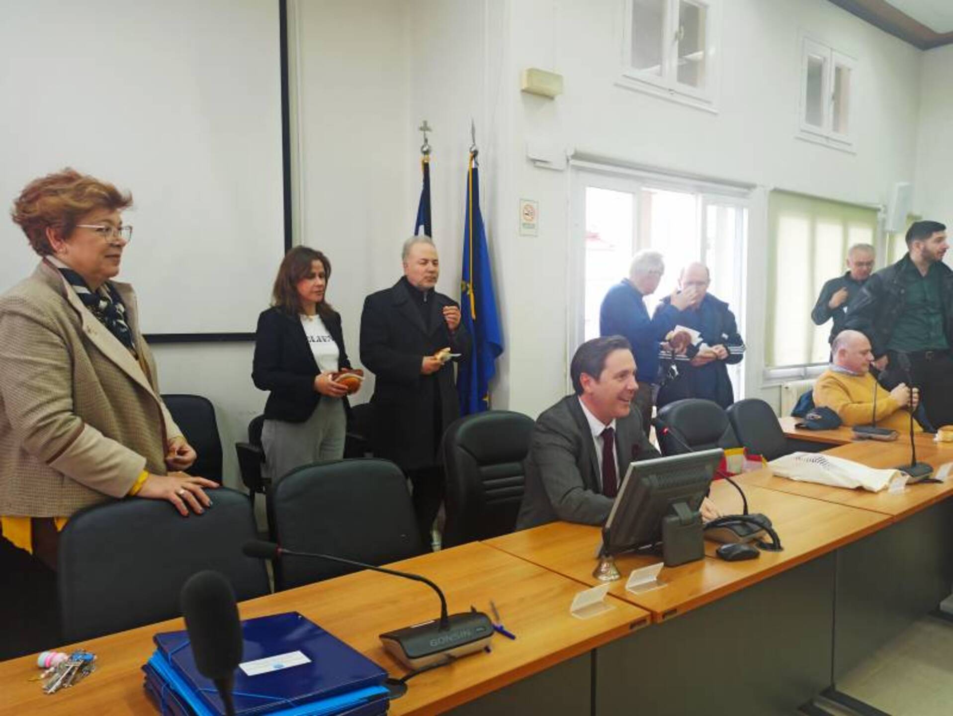 Κοπή βασιλόπιτας στο Δημαρχείο Νάουσας για τους δημοτικούς υπαλλήλους