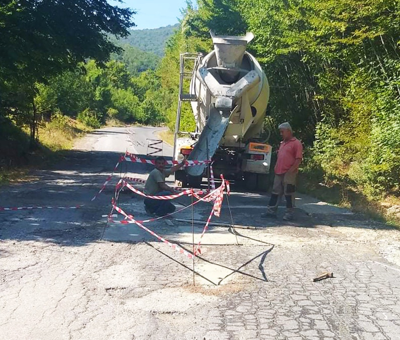 Εργασίες αποκατάστασης από το Δήμο του δρόμου προς Χιονοδρομικό κέντρο και Κουτσούφλιανη