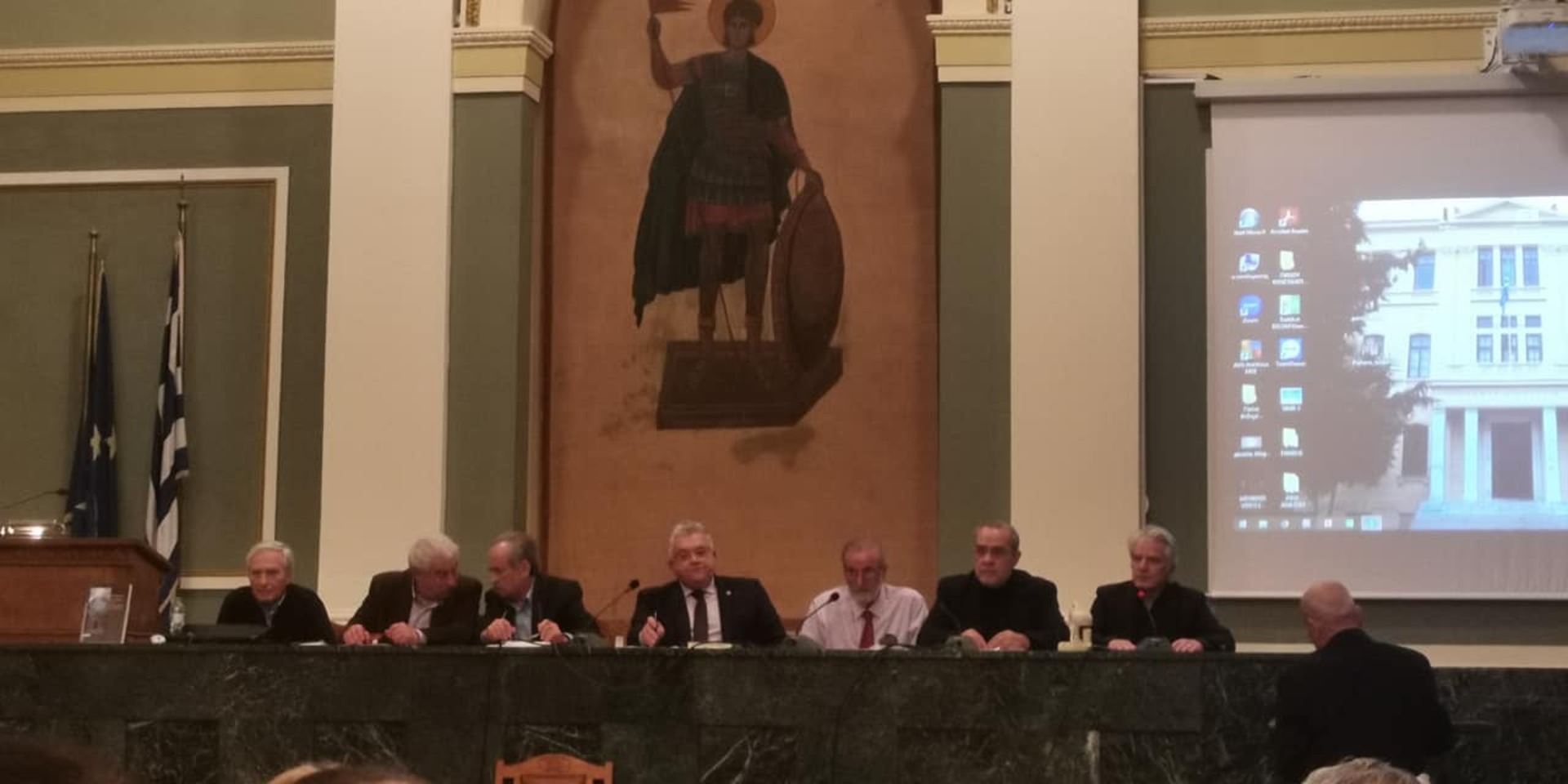 Παρουσιάστηκε το βιβλίο του Κώστα Μπλιάτκα 'Η συνείδηση του Πανεπιστημίου Θεσσαλονίκης' στην κατάμεστη αίθουσα τελετών της Φιλοσοφικής του ΑΠΘ
