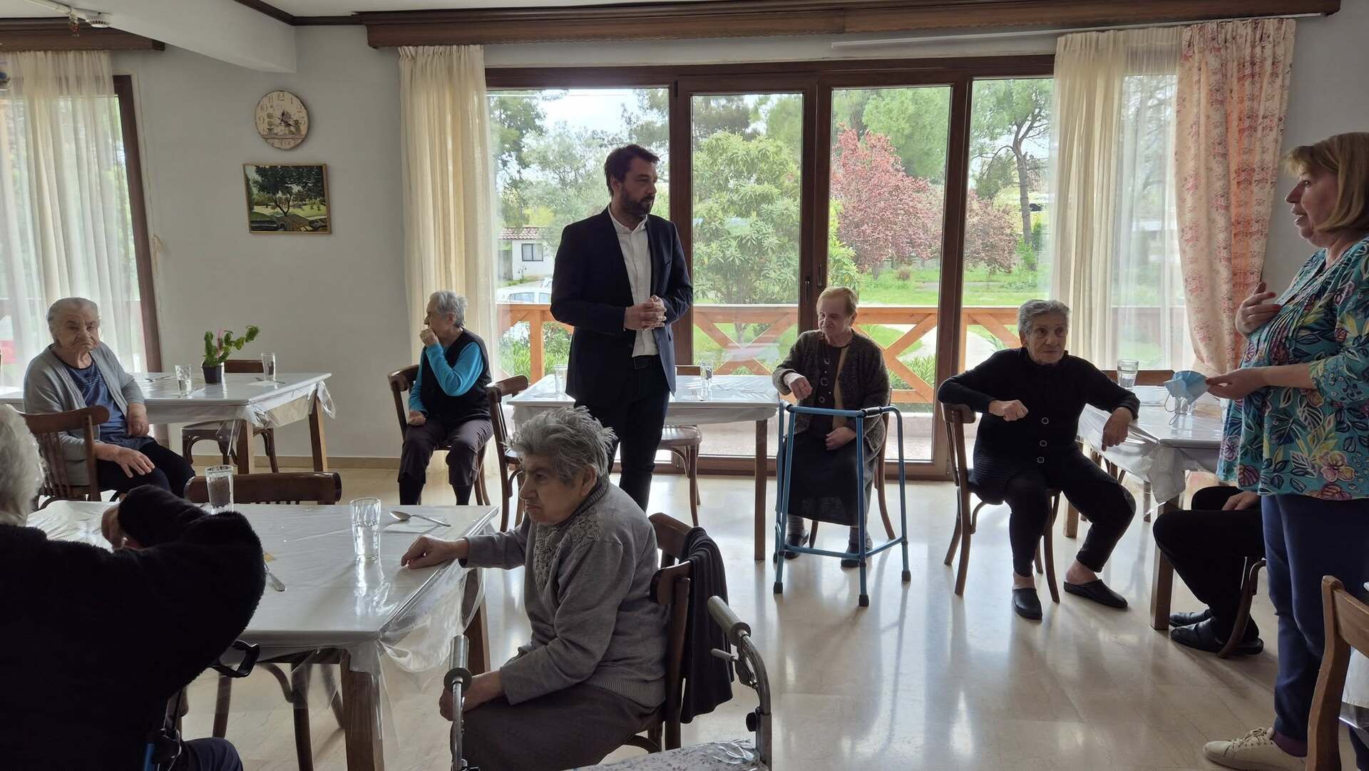 Ο Τάσος Μπαρτζώκας στο Γηροκομείο Νάουσας