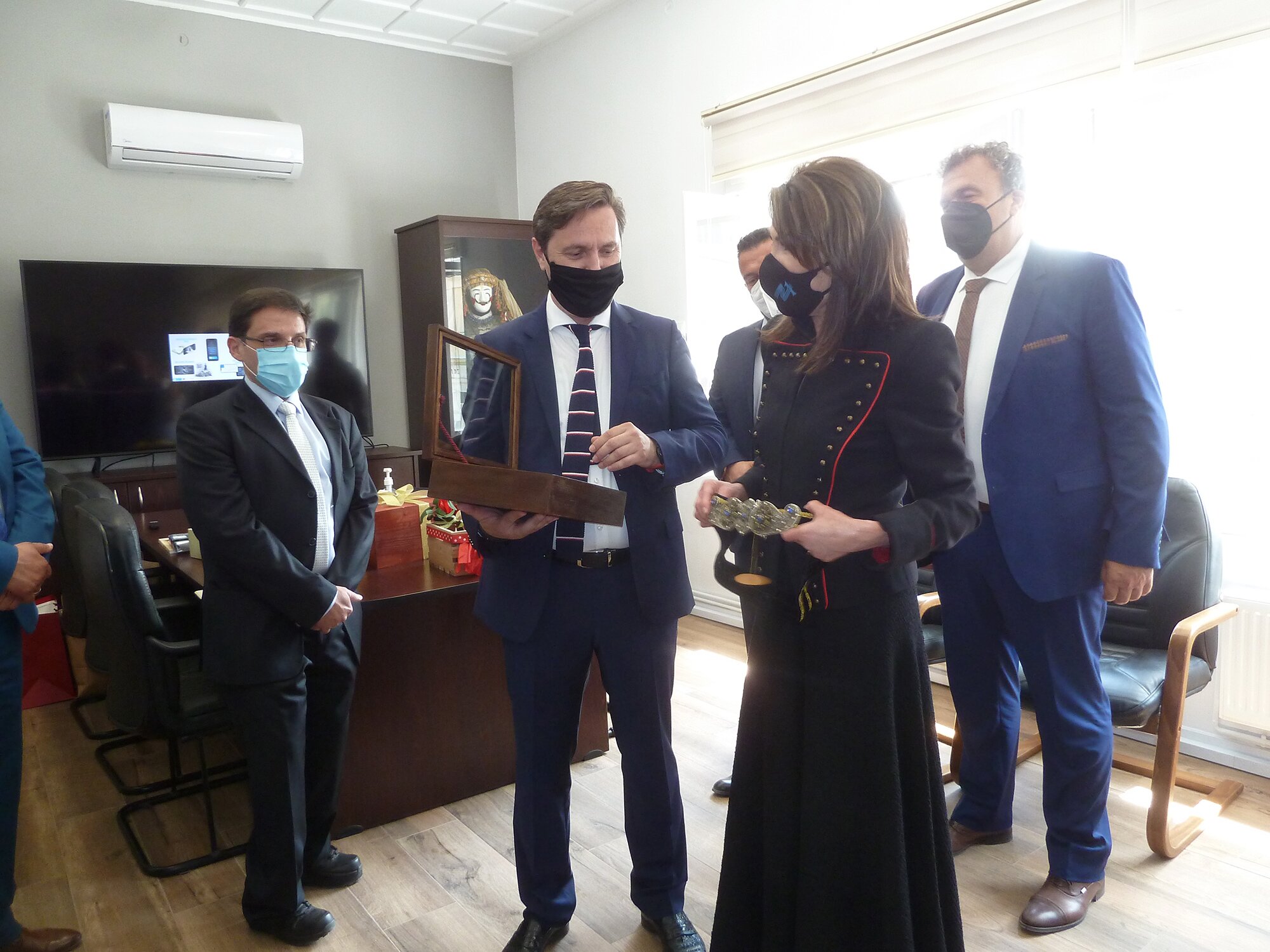 Υποδοχή της Γιάννας Αγγελοπούλου στο Δημαρχείο Νάουσας, αναμνηστικά δώρα και δηλώσεις - Βίντεο