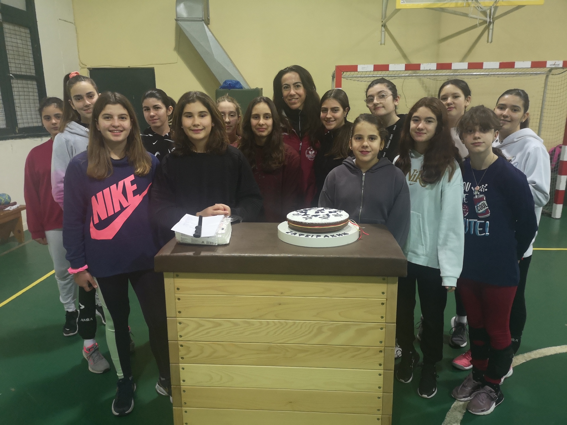 Η ΑΚΑΔΗΜΙΑ ΒΟΛΛΕΥ ΤΟΥ ΖΑΦΕΙΡΑΚΗ ΕΚΟΨΕ ΤΗ ΒΑΣΙΛΟΠΙΤΑ ΤΗΣ