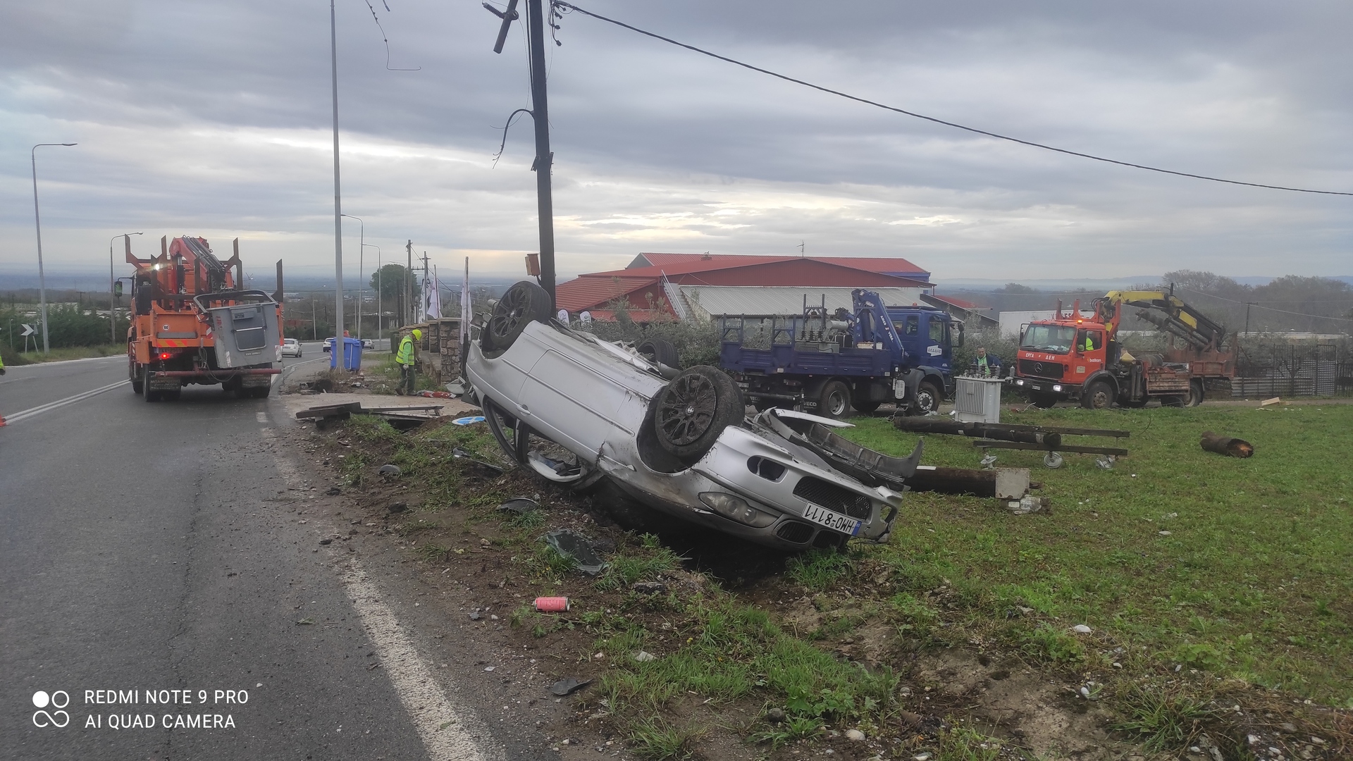 'Αγιο' είχε 23χρονος Ναουσαίος. ΓΛύτωσε μόνο με ελαφρά τραύματα παρότι το Ι.Χ του ντελαπάρισε. Βίντεο