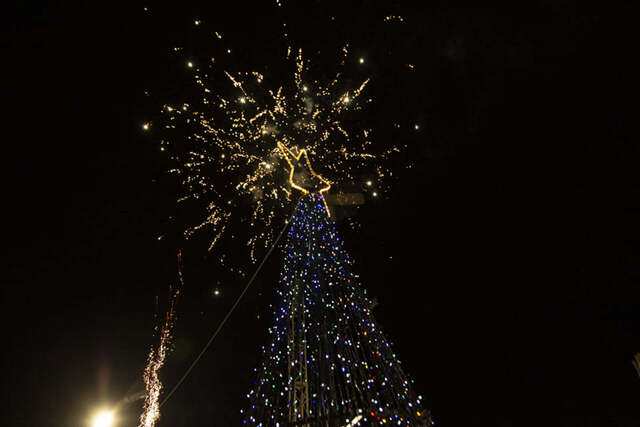 Φωταγώγηση Χριστουγεννιάτικου Δένδρου στη Μαρίνα Νάουσας