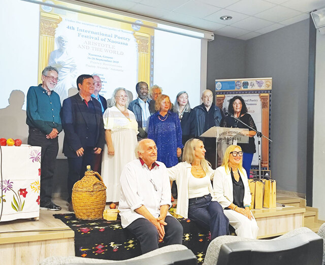 '4o Διεθνές Φεστιβάλ  ποίησης Νάουσας'.   Της κ. Ευθυμούλας Μπαμπάτση - Τζερεφού