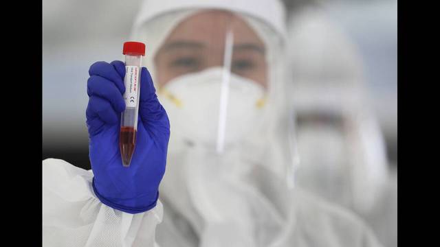 ΑΝΑΣΤΑΤΗ Η ΝΑΟΥΣΑ! 4 ΕΠΙΒΕΒΑΙΩΜΕΝΑ ΚΡΟΥΣΜΑ ΚΟΡΩΝΟΪΟΥ ΣΕ ΟΙΚΟΓΕΝΕΙΑ. ΕΡΧΕΤΑΙ Ο ΕΟΔΥ ΓΙΑ ΙΧΝΗΛΑΤΗΣΗ ΤΩΝ ΕΠΑΦΩΝ