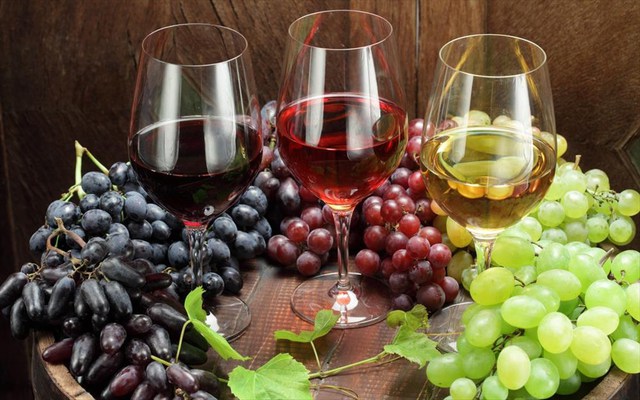 Βεσυρόπουλος: Ανάσα ρευστότητας από την επιστροφή  του Ειδικού Φόρου Κατανάλωσης κρασιού