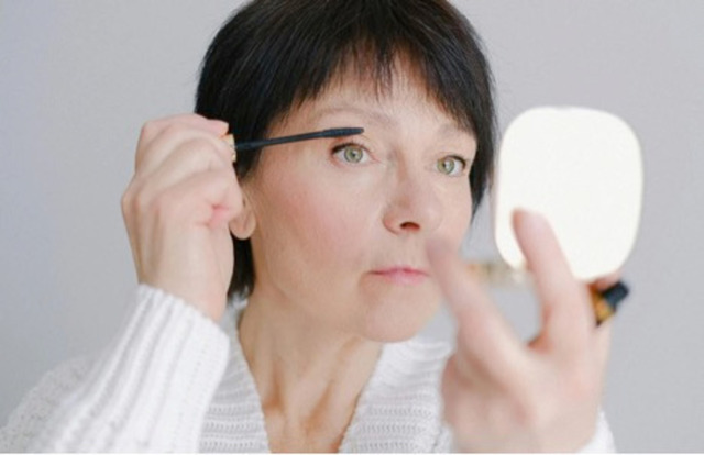 Μακιγιάζ για ώριμες επιδερμίδες: Τι αλλάζει μετά τα 40