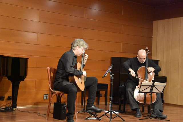 'Μάγεψαν' το κοινό στην Εστία Μουσών  οι Δήμ. Γκουνταρούλης και Θάνος Μήτσαλας