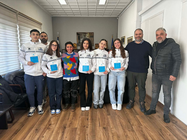 Ο Δήμαρχος Νάουσας βράβευσε τους διακριθέντες  αθλητές της Κολυμβητικής Ακαδημίας Νάουσα για το 2025