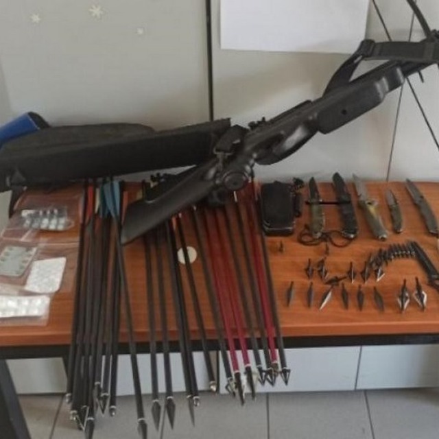 Σϋλληψη 42χρονου στην Ημαθία για όπλα και χάπια